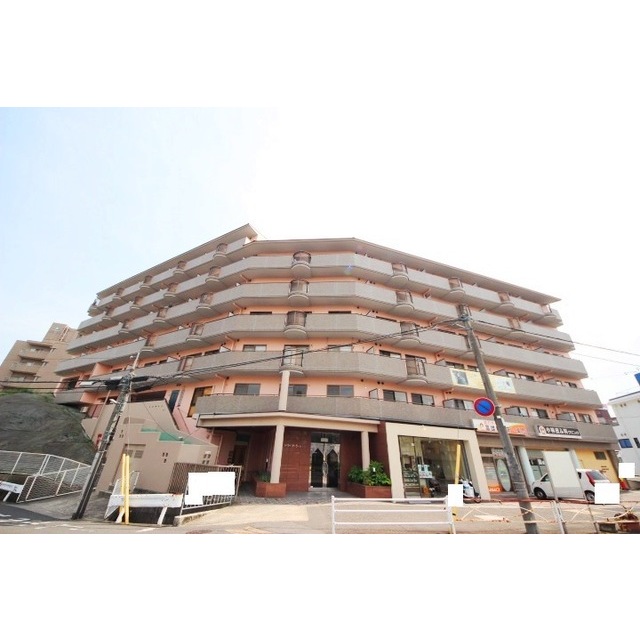 富雄駅より徒歩1分 築30年10ヶ月 6階建の賃貸物件