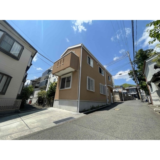 大倉山駅より徒歩10分 築17年6ヶ月 2階建の賃貸物件