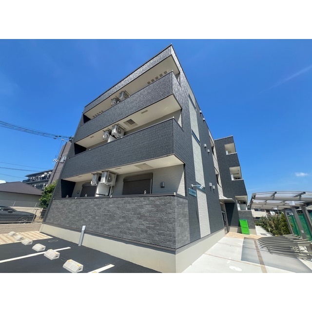 鳳駅より徒歩5分 新築 3階建の賃貸物件