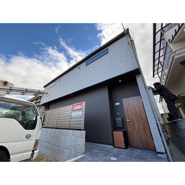 明石駅より徒歩15分 築1年1ヶ月 2階建の賃貸物件