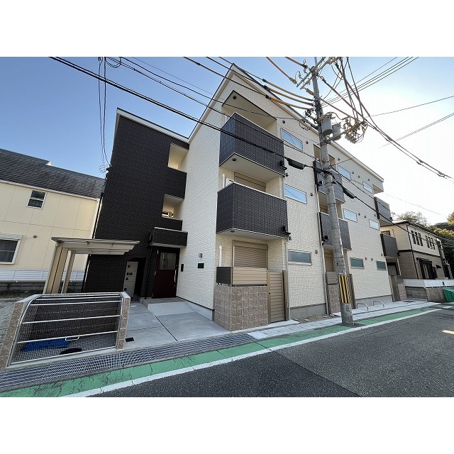 甲子園口駅より徒歩18分 新築 3階建の賃貸物件