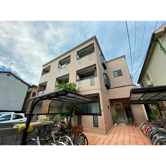 野崎駅より徒歩7分 築22年7ヶ月 3階建の賃貸物件