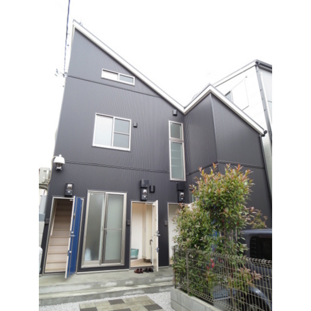 吉祥寺駅より徒歩12分 築11年8ヶ月 3階建の賃貸物件