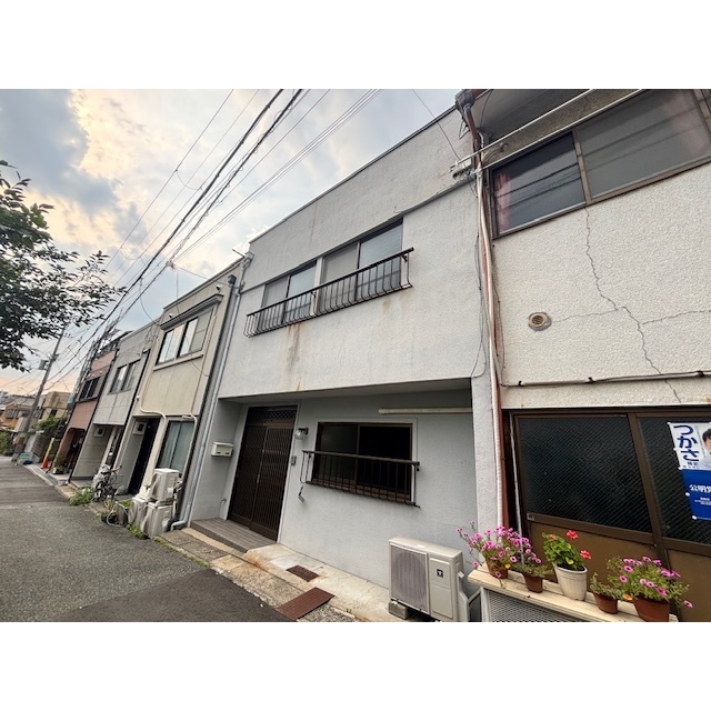 六地蔵駅より徒歩7分 築59年8ヶ月 2階建の賃貸物件