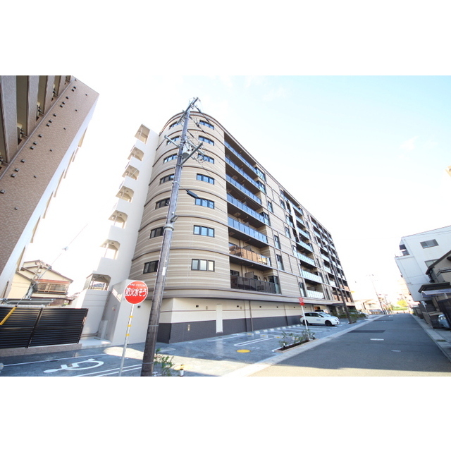 奈良駅より徒歩7分 築8年2ヶ月 8階建の賃貸物件