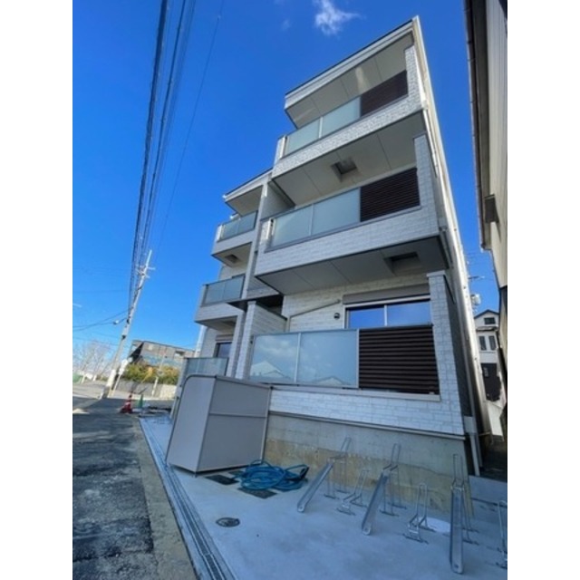 浅香山駅より徒歩7分 築1年8ヶ月 3階建の賃貸物件