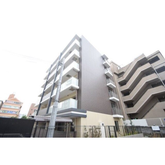 茨木駅より徒歩3分 築5年11ヶ月 6階建の賃貸物件