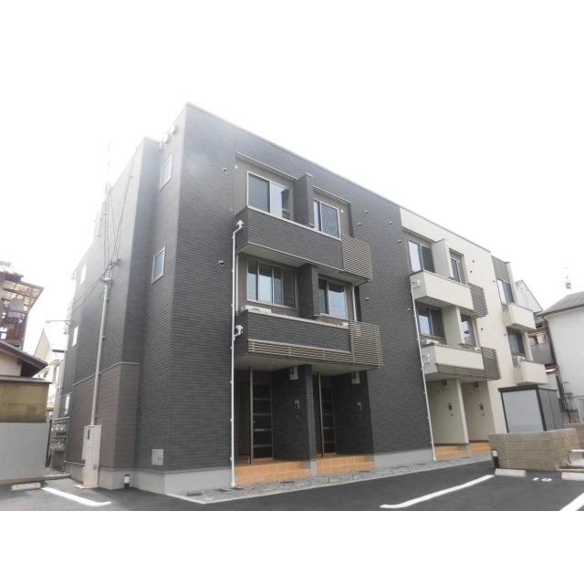 西向日駅より徒歩20分 築10年2ヶ月 3階建の賃貸物件