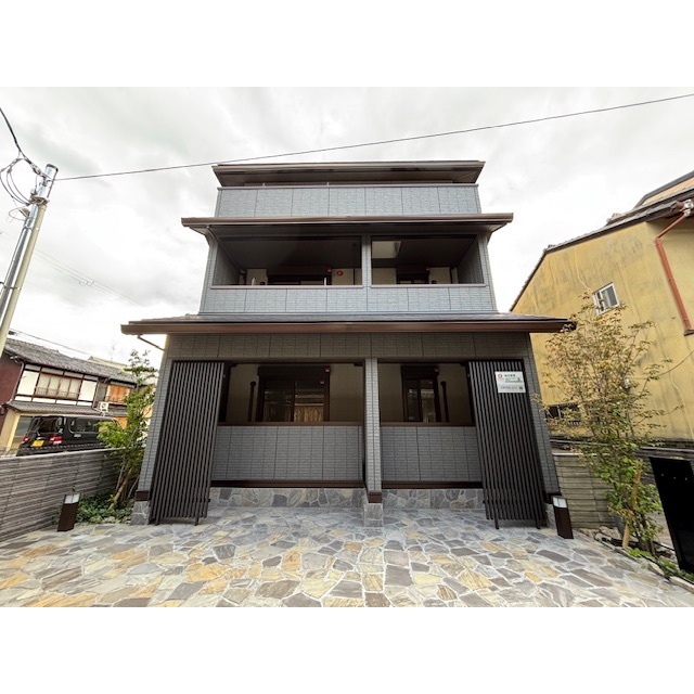 二条駅より徒歩7分 新築 3階建の賃貸物件