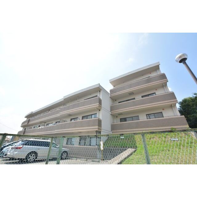 関大前駅より徒歩6分 築28年9ヶ月 3階建の賃貸物件