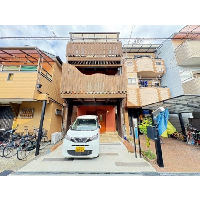 住道駅より徒歩15分 築25年5ヶ月 3階建の賃貸物件