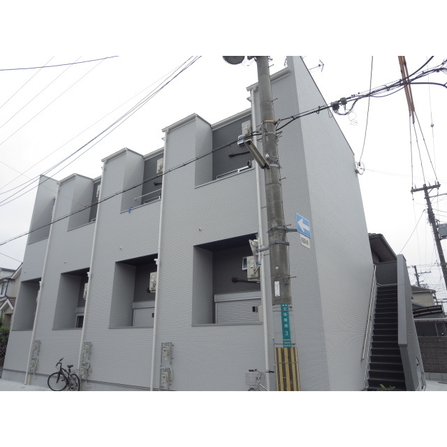 御陵前駅より徒歩13分 築8年9ヶ月 2階建の賃貸物件