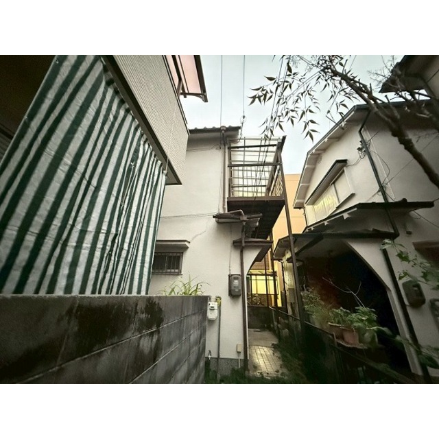 蛍池駅より徒歩11分 築48年11ヶ月 2階建の賃貸物件