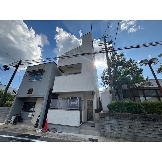 椥辻駅より徒歩7分 新築 3階建の賃貸物件