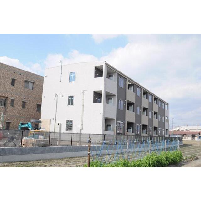 伊丹駅より徒歩19分 築9年7ヶ月 3階建の賃貸物件