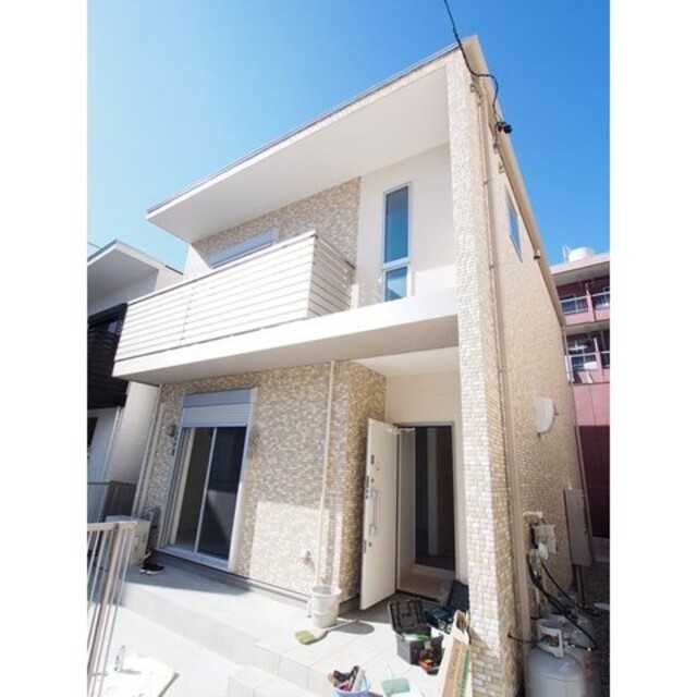 鳴子北駅より徒歩14分 築7年8ヶ月 2階建の賃貸物件