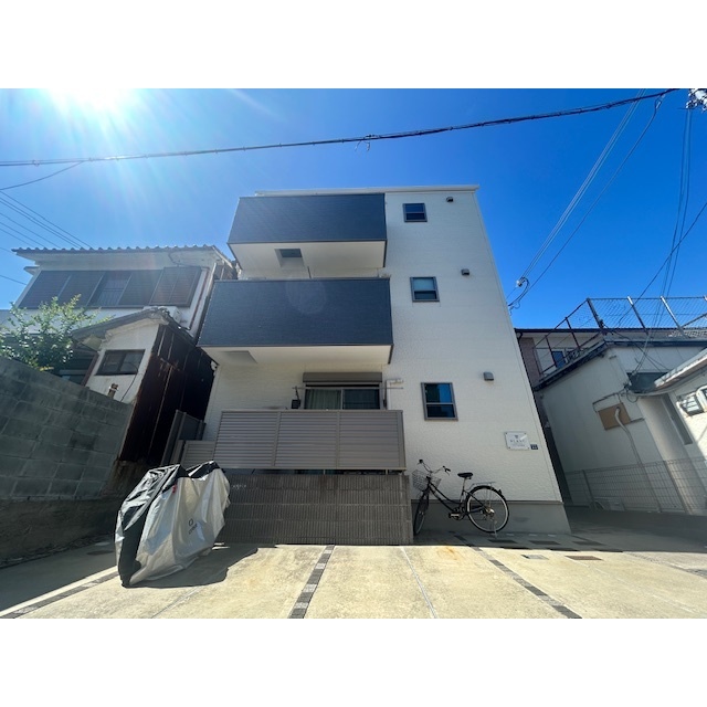 垂水駅より徒歩6分 築8年10ヶ月 3階建の賃貸物件