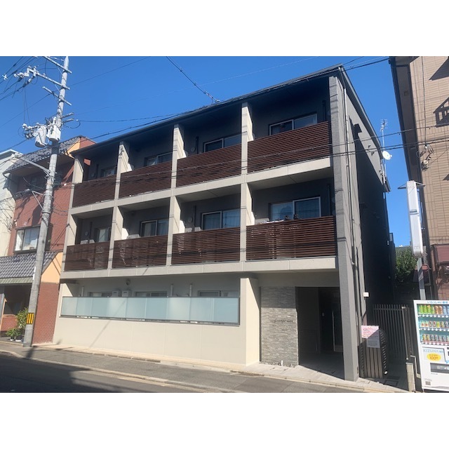 円町駅より徒歩3分 築6年8ヶ月 3階建の賃貸物件