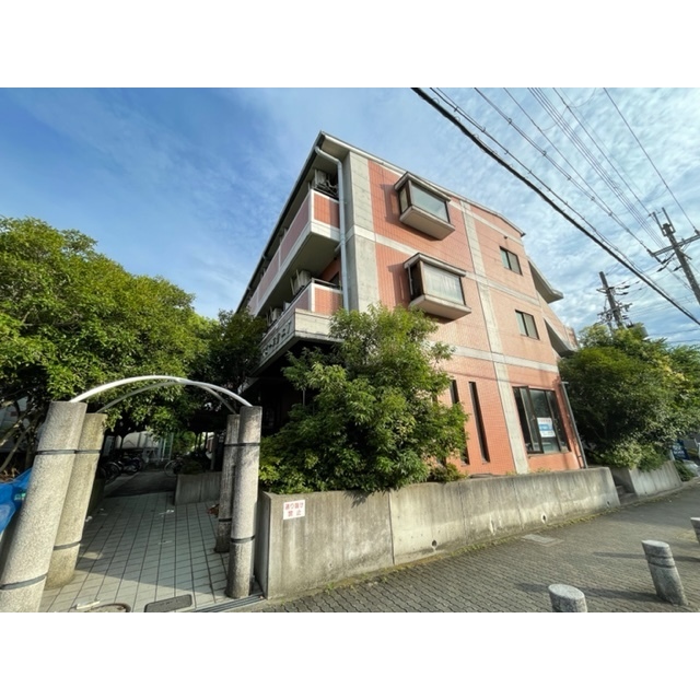 泉ケ丘駅より徒歩8分 築30年8ヶ月 3階建の賃貸物件