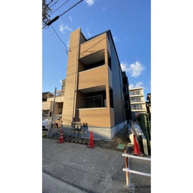 高畑駅より徒歩7分 築3年10ヶ月 3階建の賃貸物件