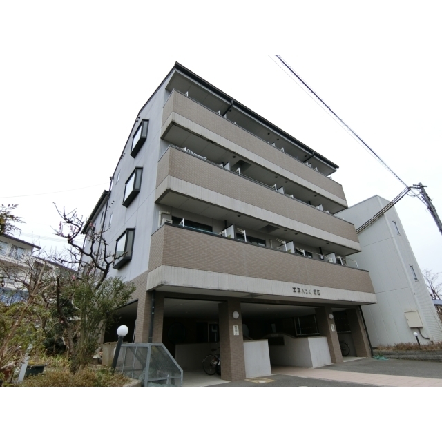 亀岡駅より徒歩10分 築27年8ヶ月 4階建の賃貸物件