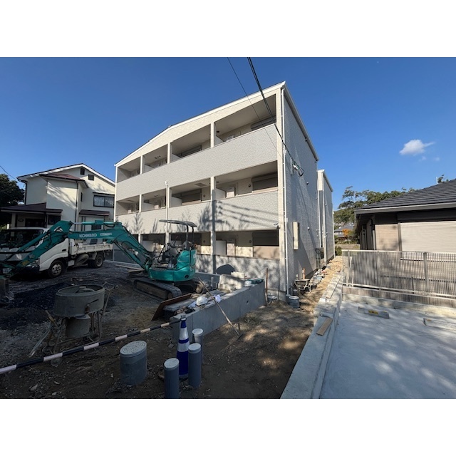 高槻駅より徒歩17分 新築 3階建の賃貸物件