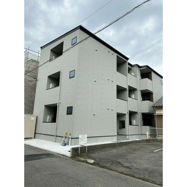 道徳駅より徒歩11分 築1年8ヶ月 3階建の賃貸物件