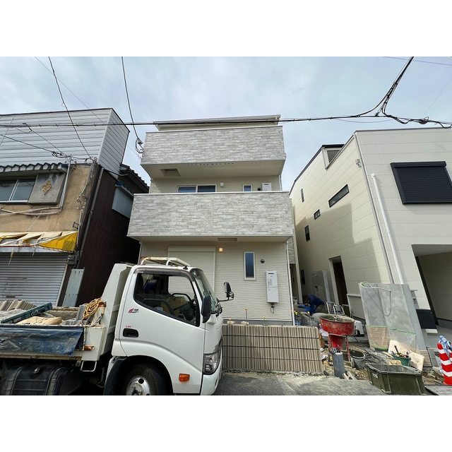 長瀬駅より徒歩4分 新築 3階建の賃貸物件