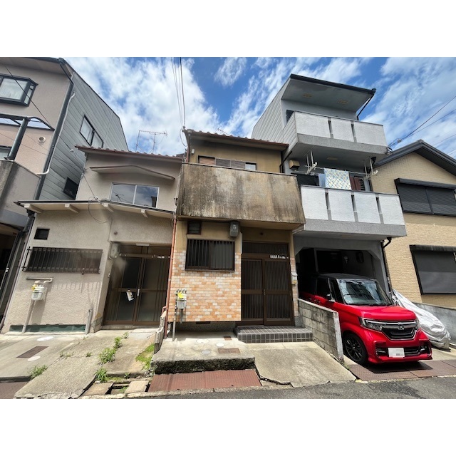 小倉駅より徒歩10分 築42年9ヶ月 2階建の賃貸物件