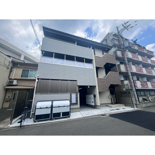 西院駅より徒歩7分 築1年5ヶ月 3階建の賃貸物件