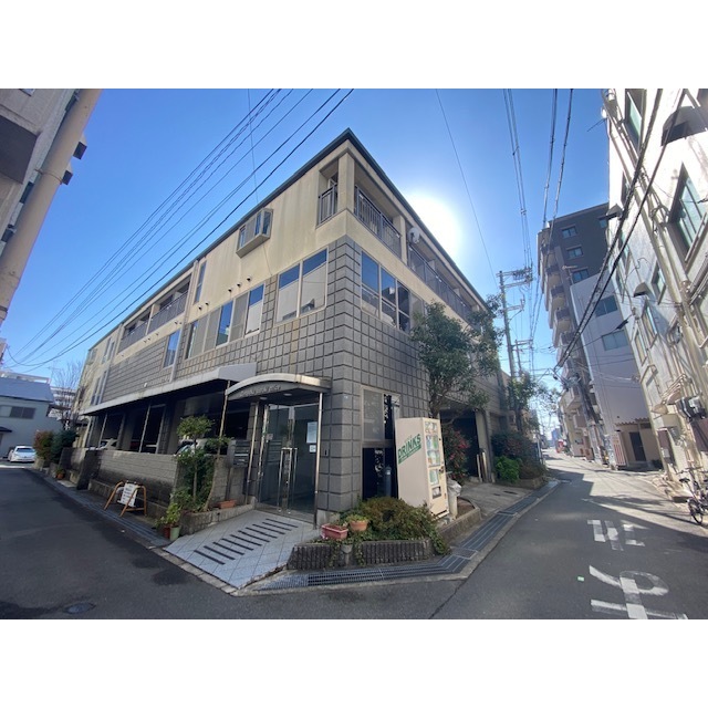 茨木駅より徒歩3分 築27年2ヶ月 3階建の賃貸物件