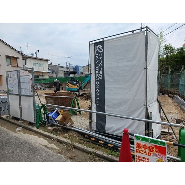 富田駅よりバス8分 徒歩3分 新築 2階建の賃貸物件
