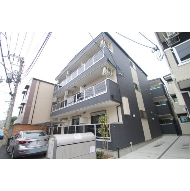 上新庄駅より徒歩10分 築8年2ヶ月 3階建の賃貸物件