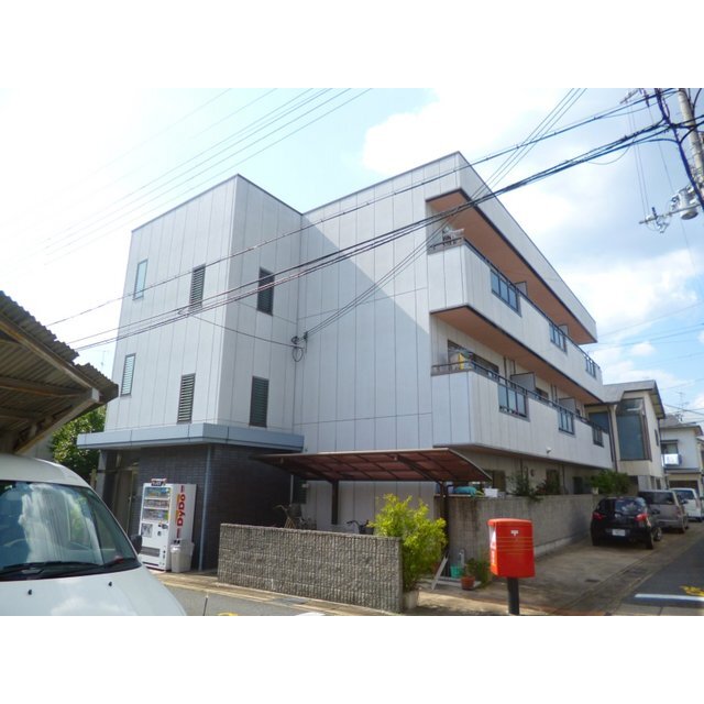 石田駅より徒歩3分 築27年8ヶ月 3階建の賃貸物件