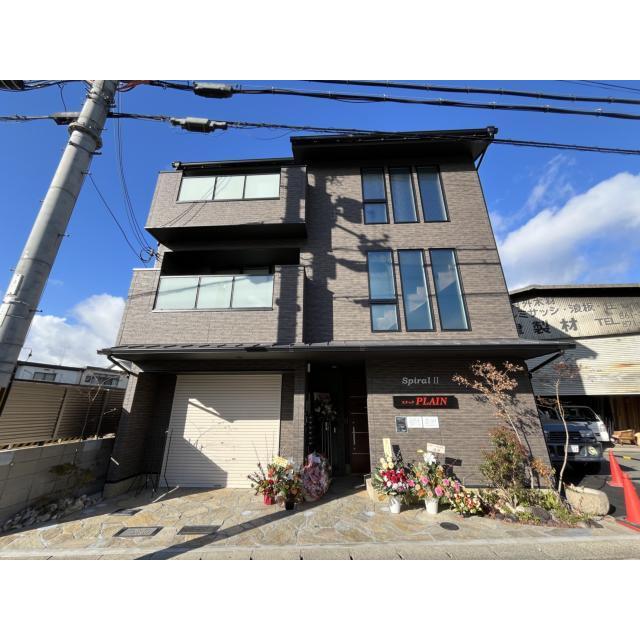 松尾大社駅より徒歩12分 築1年1ヶ月 3階建の賃貸物件