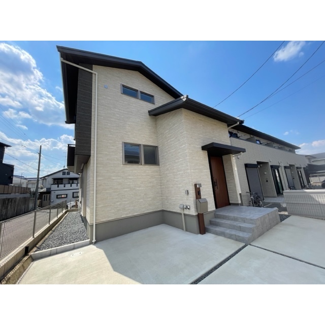 ＪＲ藤森駅より徒歩7分 築2年1ヶ月 2階建の賃貸物件