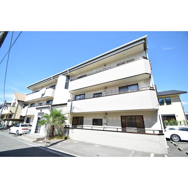 茨木市駅より徒歩23分 築31年 3階建の賃貸物件