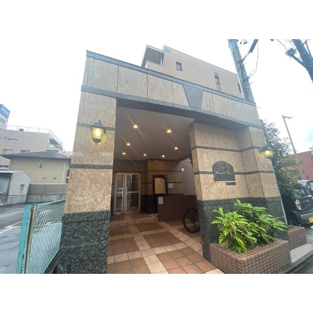 浅間町駅より徒歩1分 築21年5ヶ月 4階建の賃貸物件