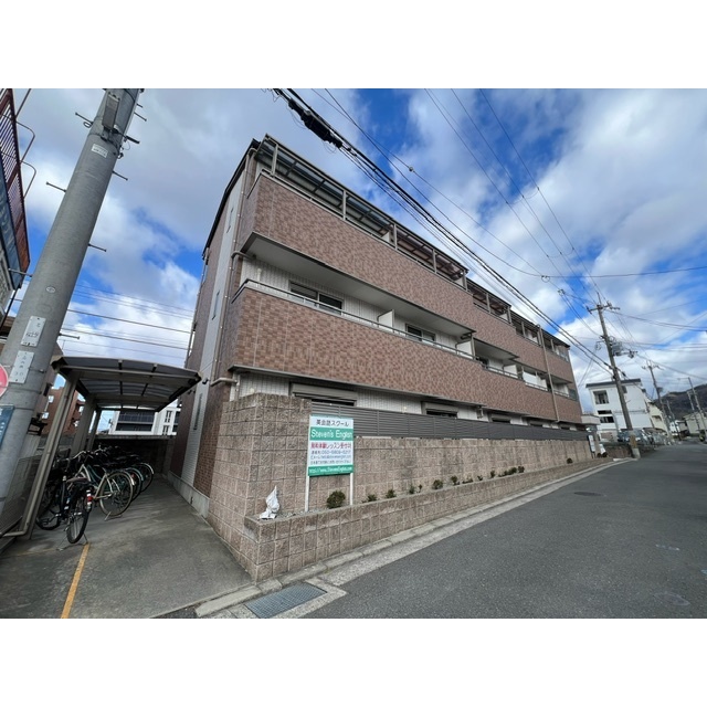 河内磐船駅より徒歩3分 築15年8ヶ月 3階建の賃貸物件