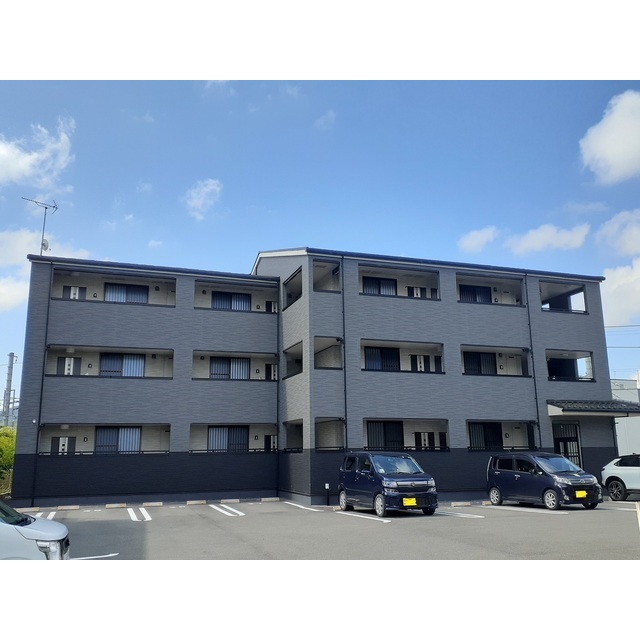 並河駅より徒歩7分 築6年8ヶ月 3階建の賃貸物件