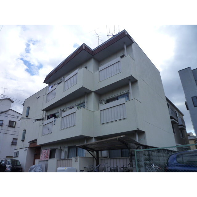 竹田駅より徒歩9分 築38年 3階建の賃貸物件