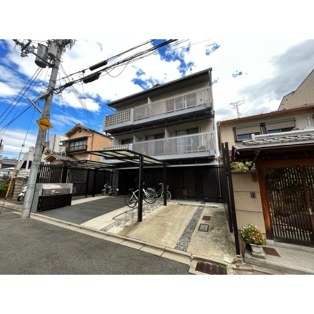 伏見桃山駅より徒歩5分 築7年11ヶ月 3階建の賃貸物件