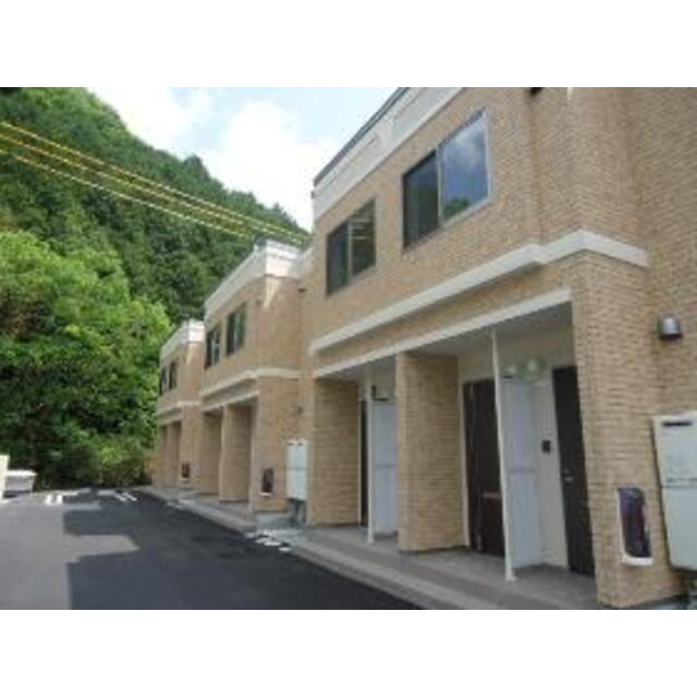 新見駅より徒歩22分 築11年8ヶ月 2階建の賃貸物件