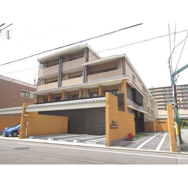 二条駅より徒歩7分 築17年3ヶ月 4階建の賃貸物件