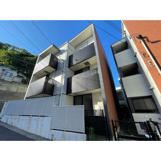 須磨駅より徒歩8分 築13年2ヶ月 3階建の賃貸物件