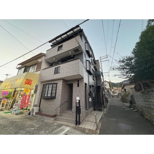 王子公園駅より徒歩14分 築29年 3階建の賃貸物件