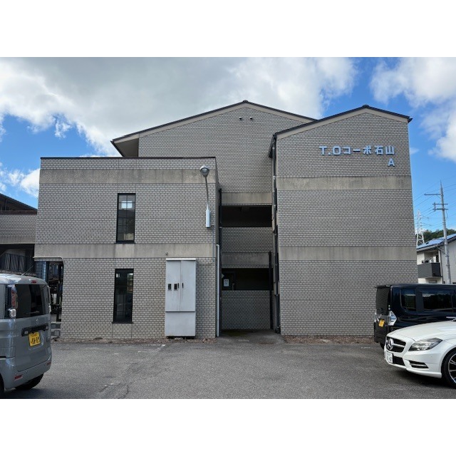 石山寺駅より徒歩20分 築33年10ヶ月 3階建の賃貸物件