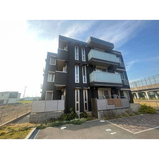 中八木駅より徒歩12分 築6年4ヶ月 3階建の賃貸物件