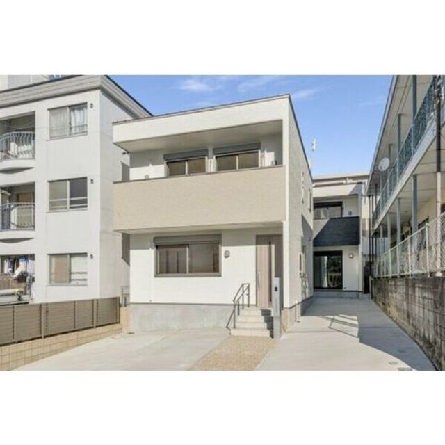 本郷駅より徒歩4分 築3年11ヶ月 1階建の賃貸物件