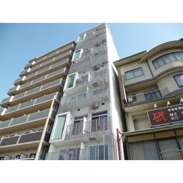 丸太町駅より徒歩11分 築18年3ヶ月 9階建の賃貸物件